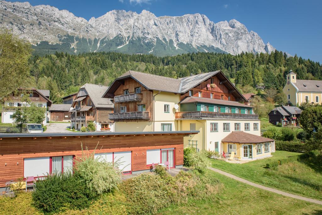 Mayer - Wirtshaus Und Dorfhotel Sankt Martin am Grimming Exterior foto