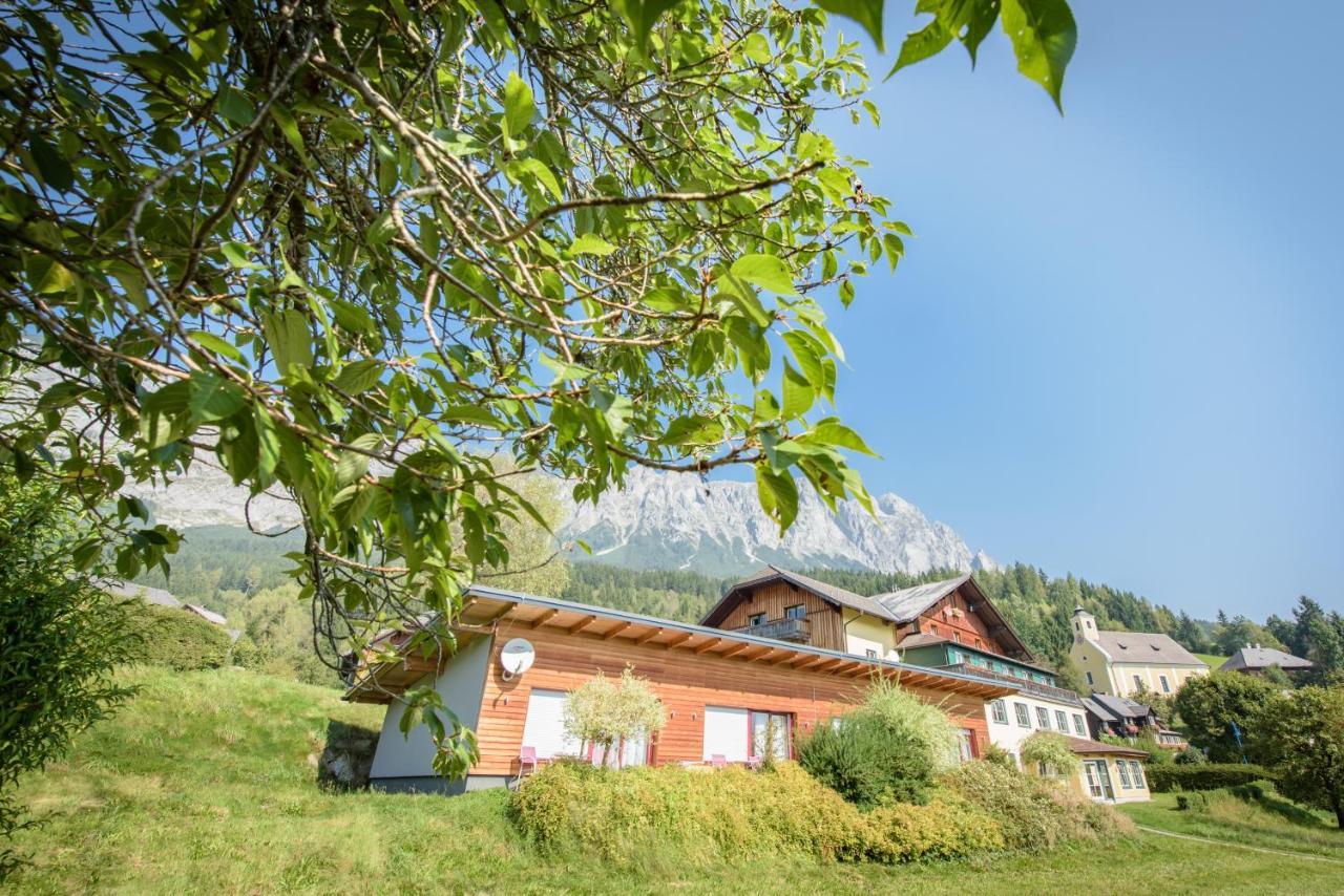 Mayer - Wirtshaus Und Dorfhotel Sankt Martin am Grimming Exterior foto