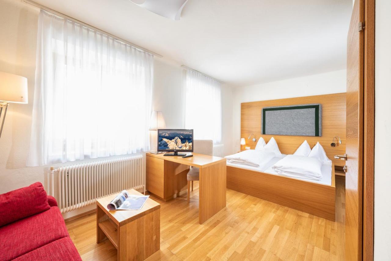 Mayer - Wirtshaus Und Dorfhotel Sankt Martin am Grimming Exterior foto